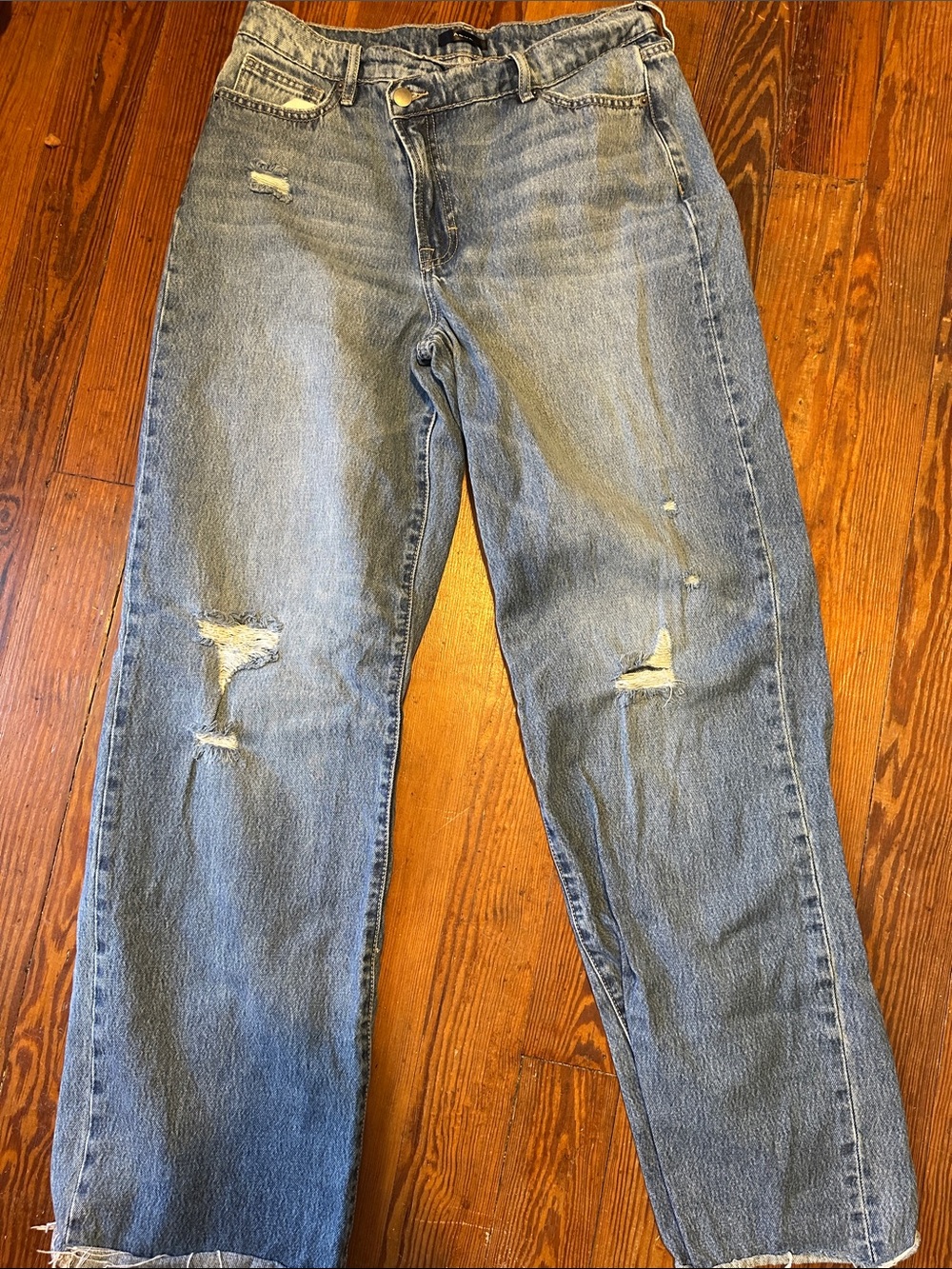 Aqua Women's Light Blue Distressed Straight Leg Jeans